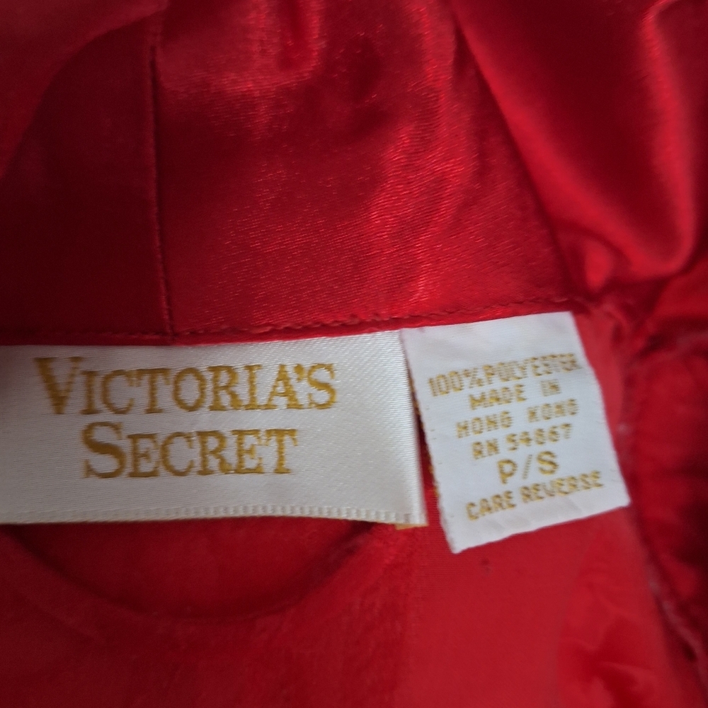 VICTORIA'S SECRET Red Satin Robe - Picture 6 of 7